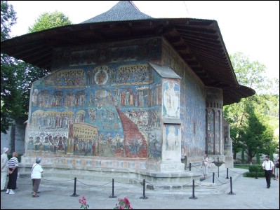 Lăcaşuri de cult din România; Mănăstirea Sf. Mare Mucenic Gheorghe Voroneţ; Mănăstirea Voroneţ; ; sec. XV; 1401; 1500; Mănăstire; ortodox; Orthodox; orthodoxe; VORONEŢ, oraş GURA HUMORULUI; ; Suceava; Protopopiatul Suceava; Arhiepiscopia Sucevei şi a Rădăuţilor; Mitropolia Moldovei şi Bucovinei; 