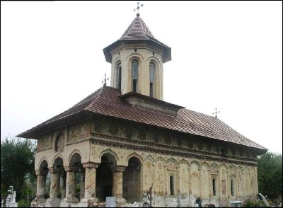Lăcaşuri de cult din România; Biserica Sf. Nicolae; ; ; 1733; 1733; ; Biserică; ortodox; Orthodox; orthodoxe; CÂINENII MICI; CÂINENI; Vâlcea; ; Arhiepiscopia Râmnicului; Mitropolia Olteniei; 