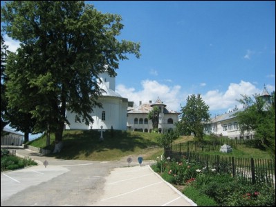 Lăcaşuri de cult din România; Mănăstirea Sf. Apostoli Petru şi Pavel Sihastru; Mănăstirea Sihastru; ; 1747; 1747; ; Mănăstire; ortodox; Orthodox; orthodoxe; PLOSCUŢENI; HOMOCEA; Vrancea; Eparhia Buzăului şi Vrancei; Arhiepiscopia Buzăului şi Vrancei; Mitropolia Munteniei şi Dobrogei; 