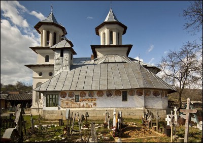 Lăcaşuri de cult din România; Biserica Sf. Treime; ; ; 1823, din zid anul 1871, pictura restaurantă 1955-1961; 1823; ; Biserică; ortodox; Orthodox; orthodoxe; URECHEŞTI; CICĂNEŞTI; Argeş; Protopopiatul Curtea de Argeş; Episcopia Argeşului; Mitropolia Munteniei şi Dobrogei; 
