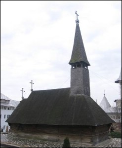 Lăcaşuri de cult din România; Biserica de lemn Sfinţii Arhangheli Mihail şi Gavriil a Mănăstirii Sf. Cruce; Biserica de lemn a Mănăstirii Sf. Cruce; ; 1780; 1780; ; Biserică de lemn; ortodox; Orthodox; orthodoxe; ORADEA; ; Bihor; Protopopiatul Ortodox român Oradea; Episcopia Oradiei, Bihorului şi Sălajului; Mitropolia Clujului, Albei, Crişanei şi Maramureşului; 