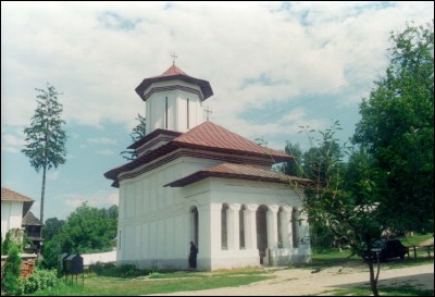 Lăcaşuri de cult din România; Mănăstirea Sfânta Treime; Mănăstirea Strâmba; ; sec. XVI, XX; 1501; 2000; Mănăstire; ortodox; Orthodox; orthodoxe; STRÂMBA-JIU, oraş TURCENI; ; Gorj; ; Arhiepiscopia Craiovei; Mitropolia Olteniei; 