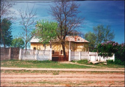 Lăcaşuri de cult din România; Biserica Sf. Nicolae, Buna Vestire şi Sfântul Gheorghe; ; ; 1859, rep. 1912,1932; 1859; 1859; Biserică; ortodox; Orthodox; orthodoxe; BROŞTENI; ION ROATĂ; Ialomiţa; Protoieria Urziceni; Episcopia Sloboziei şi Călăraşilor; Mitropolia Munteniei şi Dobrogei; 