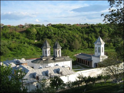 Lăcaşuri de cult din România; Mănăstirea Sf. Arhangheli Mihail şi Gavriil Clocociov; Mănăstirea Clocociov; ; sec. XVI; ref.1593 -1601 şi 1645; 1501; 1600; Mănăstire; ortodox; Orthodox; orthodoxe; SLATINA; ; Olt; Protoieria Slatina II Nord, Cod Fiscal: 15022767, Adresa: Str. Dinu Lipati, Nr. 21, Tel/Fax: 0249-420112, 0728107836, Protoiereu Pc Pr. Nicolae Nicolaescu.; Episcopia Slatinei şi Romanaţilor; Mitropolia Olteniei; 