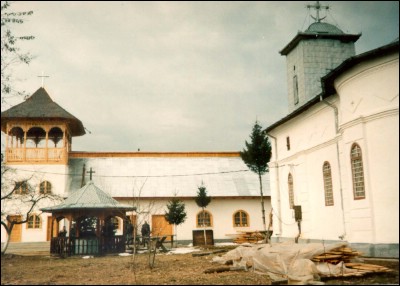 Lăcaşuri de cult din România; Biserica Cuvioasa Paraschiva; ; ; 1843-1845; 1843; 1845; Biserică; ortodox; Orthodox; orthodoxe; CÂMPU MARE; DOBROTEASA; Olt; Protoieria Slatina II Nord, Cod Fiscal: 15022767, Adresa: Str. Dinu Lipati, Nr. 21, Tel/Fax: 0249-420112, 0728107836, Protoiereu Pc Pr. Nicolae Nicolaescu.; Episcopia Slatinei şi Romanaţilor; Mitropolia Olteniei; 