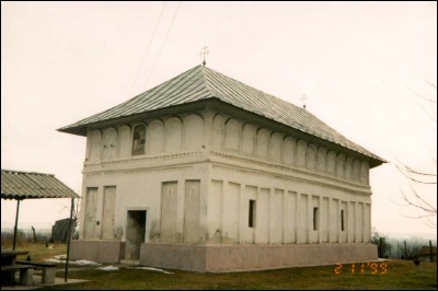 Lăcaşuri de cult din România; Biserica Sf. Gheorghe; ; ; 1577; refăcută 1957; 1577; ; Biserică; ortodox; Orthodox; orthodoxe; RUNCU MARE; GRĂDINARI; Olt; Protoieria Slatina II Nord, Cod Fiscal: 15022767, Adresa: Str. Dinu Lipati, Nr. 21, Tel/Fax: 0249-420112, 0728107836, Protoiereu Pc Pr. Nicolae Nicolaescu.; Episcopia Slatinei şi Romanaţilor; Mitropolia Olteniei; 